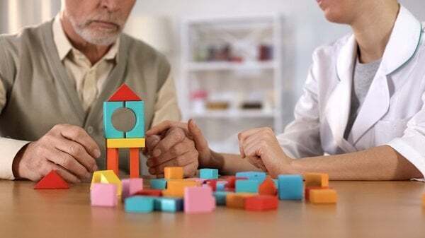 dementia-elderly-man-cognitive-therapy-blocks-3
